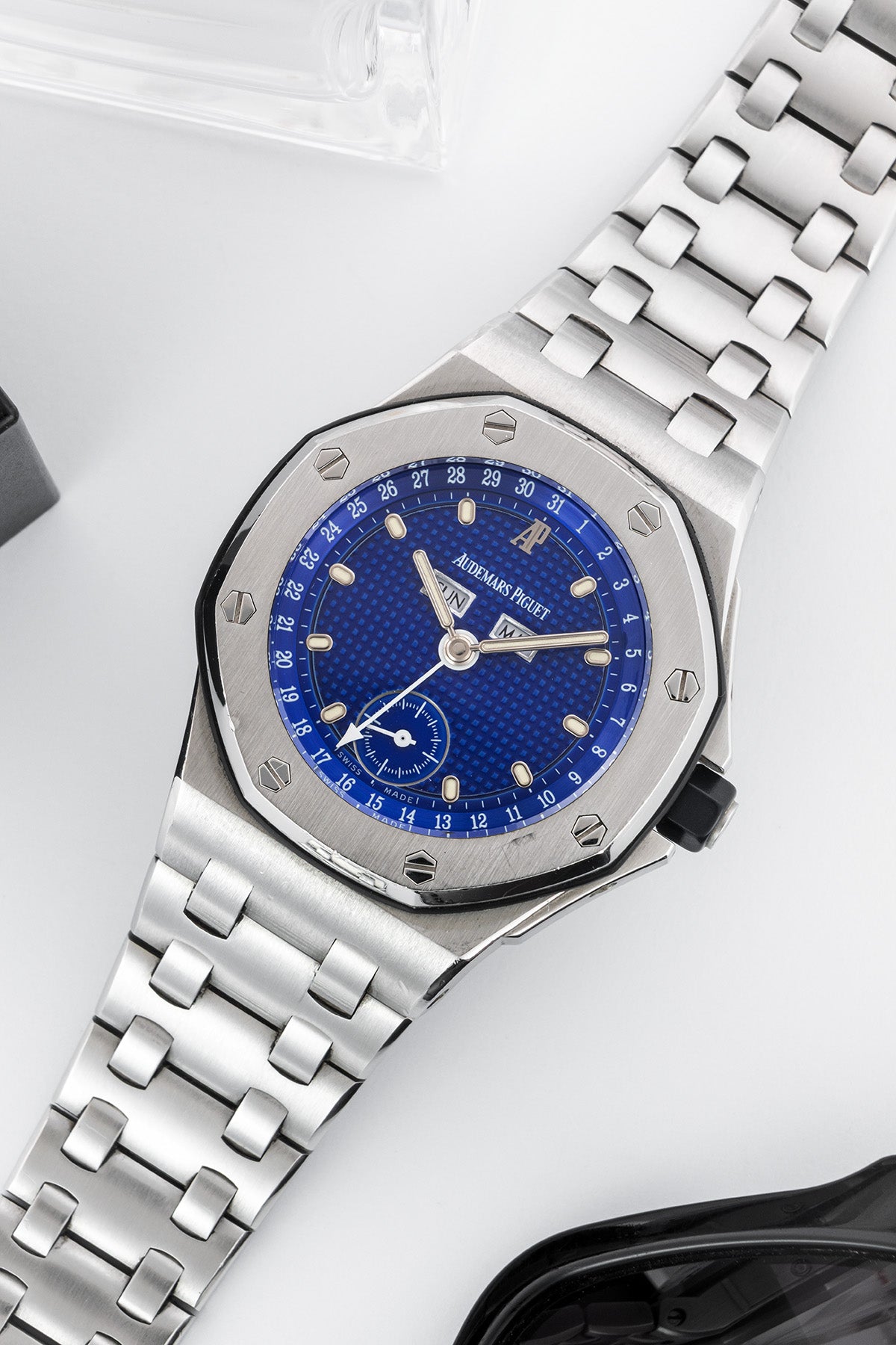 Royal Oak Offshore 25887ST "Yves Klein Dial"