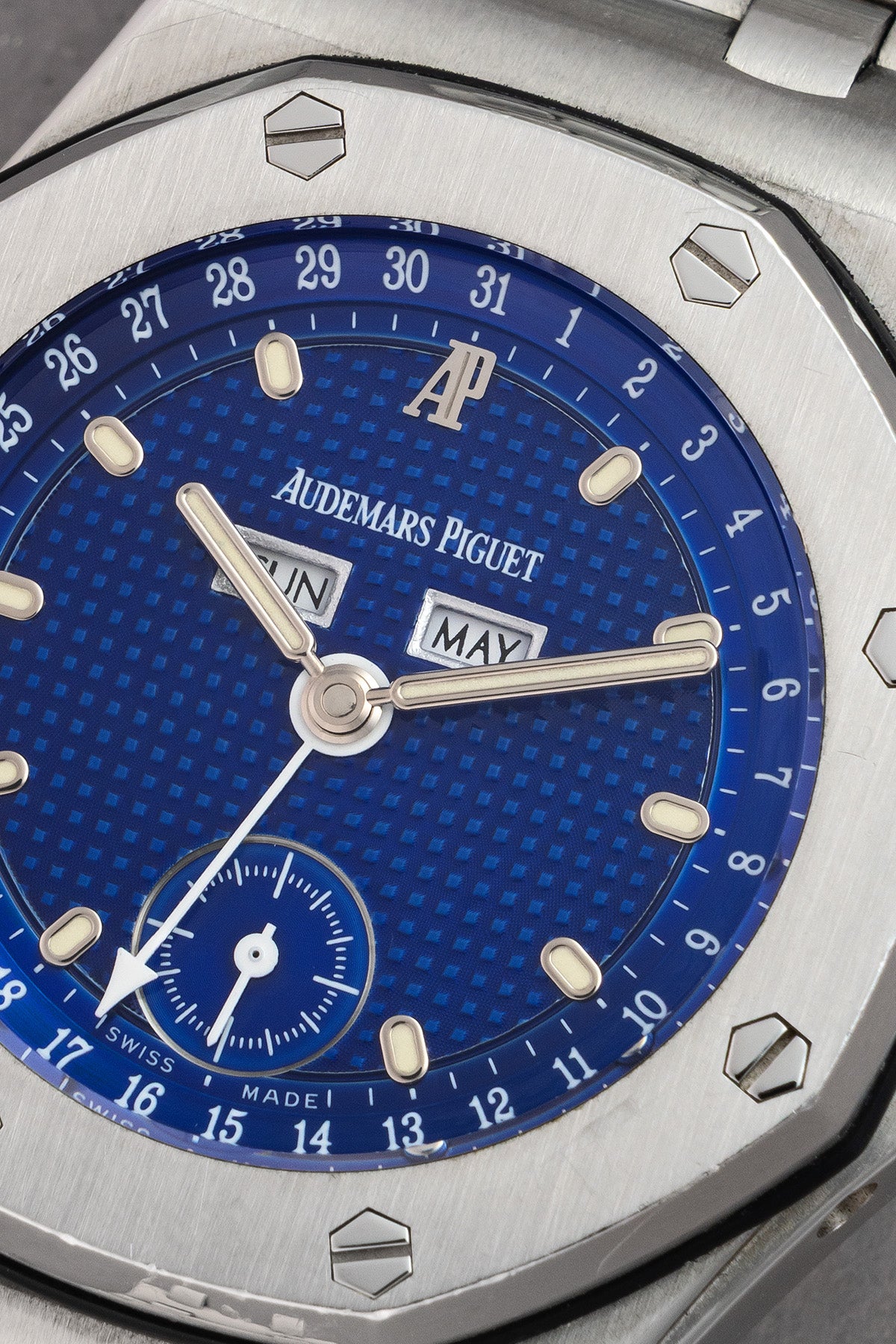 Royal Oak Offshore 25887ST "Yves Klein Dial"