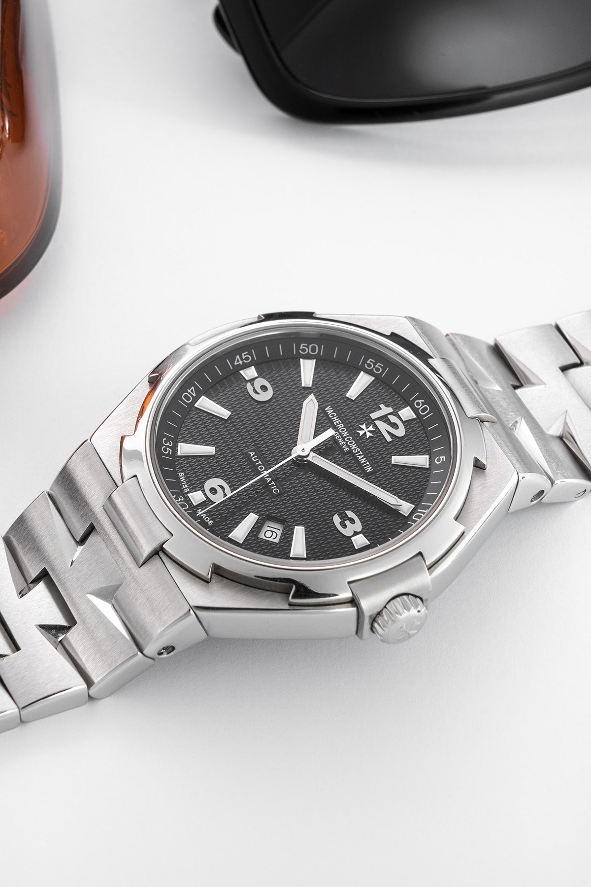 Overseas 47040/B01A "Black Dial"