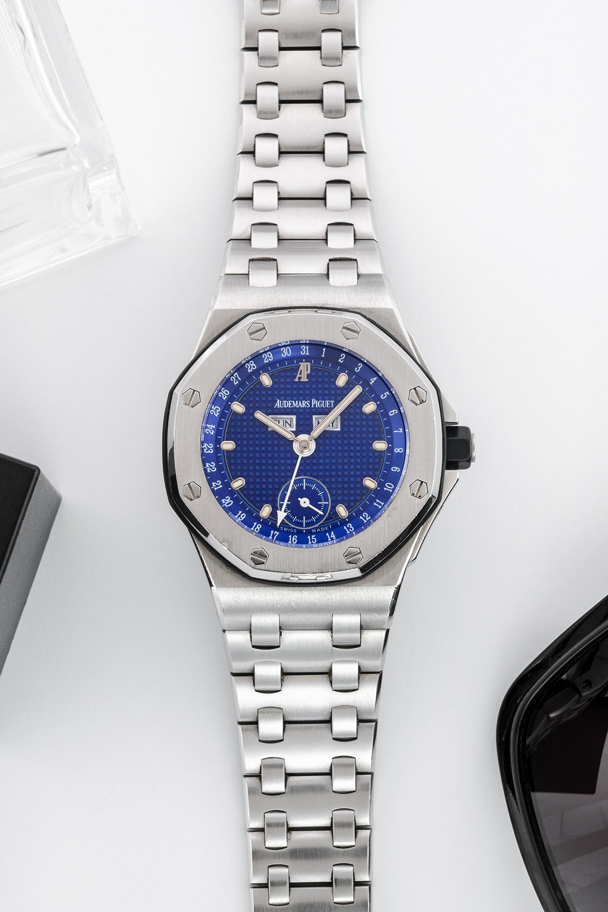 Royal Oak Offshore 25887ST "Yves Klein Dial"
